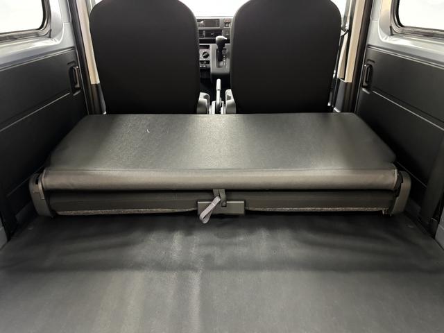 ハイゼットカーゴＤＸＡＭ／ＦＭチューナー　マニュアルエアコン　アクセサリーソケット　電子制御式４ＷＤ　オーバーヘッドシェルフ　フルフラット荷室　ハロゲンヘッドランプ　オートライト機能　キーレスエントリー　スマアシ（長野県）の中古車