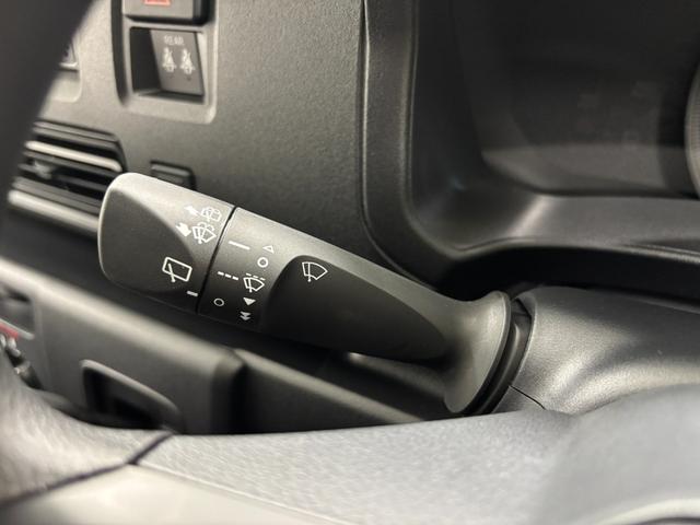 ハイゼットカーゴＤＸＡＭ／ＦＭチューナー　マニュアルエアコン　アクセサリーソケット　電子制御式４ＷＤ　オーバーヘッドシェルフ　フルフラット荷室　ハロゲンヘッドランプ　オートライト機能　キーレスエントリー　スマアシ（長野県）の中古車