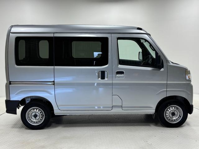 ハイゼットカーゴＤＸＡＭ／ＦＭチューナー　マニュアルエアコン　アクセサリーソケット　電子制御式４ＷＤ　オーバーヘッドシェルフ　フルフラット荷室　ハロゲンヘッドランプ　オートライト機能　キーレスエントリー　スマアシ（長野県）の中古車