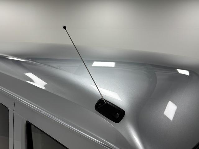 ハイゼットカーゴＤＸＡＭ／ＦＭチューナー　マニュアルエアコン　アクセサリーソケット　電子制御式４ＷＤ　オーバーヘッドシェルフ　フルフラット荷室　ハロゲンヘッドランプ　オートライト機能　キーレスエントリー　スマアシ（長野県）の中古車