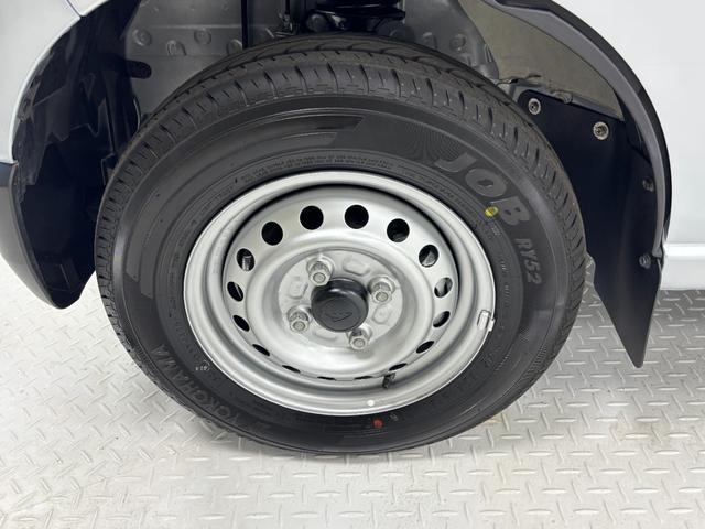 ハイゼットカーゴＤＸＡＭ／ＦＭチューナー　マニュアルエアコン　アクセサリーソケット　電子制御式４ＷＤ　オーバーヘッドシェルフ　フルフラット荷室　ハロゲンヘッドランプ　オートライト機能　キーレスエントリー　スマアシ（長野県）の中古車