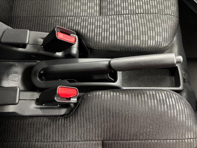 ハイゼットカーゴＤＸＡＭ／ＦＭチューナー　マニュアルエアコン　アクセサリーソケット　電子制御式４ＷＤ　オーバーヘッドシェルフ　フルフラット荷室　ハロゲンヘッドランプ　オートライト機能　キーレスエントリー　スマアシ（長野県）の中古車