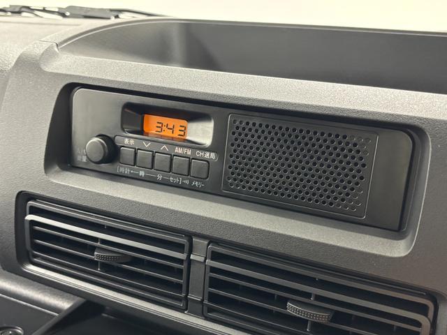 ハイゼットカーゴＤＸＡＭ、ＦＭチューナー　マニュアルエアコン　電子制御式４ＷＤ　両側スライドドア　フルフラット荷室　ハロゲンヘッドランプ　オートライト機能　オーバーヘッドシェルフ　キーレスエントリー　スマアシ（長野県）の中古車