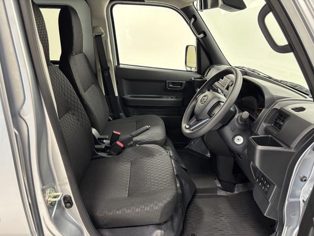 ハイゼットカーゴＤＸＡＭ、ＦＭチューナー　マニュアルエアコン　電子制御式４ＷＤ　両側スライドドア　フルフラット荷室　ハロゲンヘッドランプ　オートライト機能　オーバーヘッドシェルフ　キーレスエントリー　スマアシ（長野県）の中古車