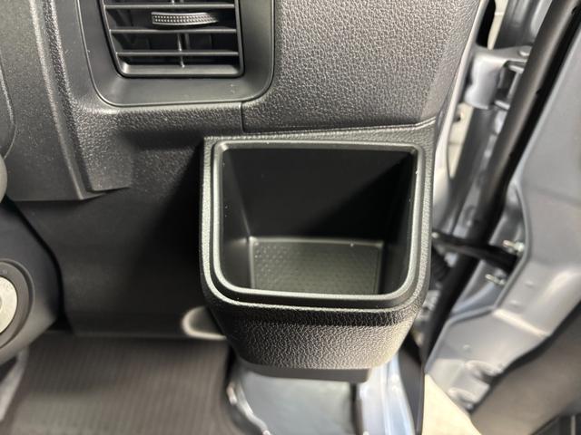 ハイゼットカーゴＤＸＡＭ、ＦＭチューナー　マニュアルエアコン　電子制御式４ＷＤ　両側スライドドア　フルフラット荷室　ハロゲンヘッドランプ　オートライト機能　オーバーヘッドシェルフ　キーレスエントリー　スマアシ（長野県）の中古車