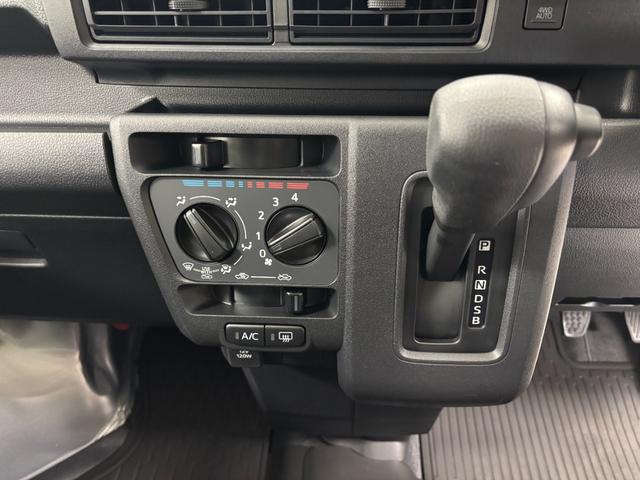 ハイゼットカーゴＤＸＡＭ、ＦＭチューナー　マニュアルエアコン　電子制御式４ＷＤ　両側スライドドア　フルフラット荷室　ハロゲンヘッドランプ　オートライト機能　オーバーヘッドシェルフ　キーレスエントリー　スマアシ（長野県）の中古車