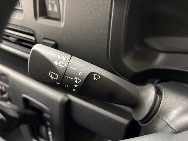 ハイゼットカーゴＤＸＡＭ、ＦＭチューナー　マニュアルエアコン　電子制御式４ＷＤ　両側スライドドア　フルフラット荷室　ハロゲンヘッドランプ　オートライト機能　オーバーヘッドシェルフ　キーレスエントリー　スマアシ（長野県）の中古車