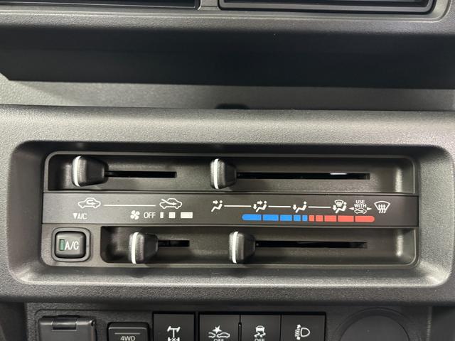ハイゼットトラックスタンダード　農用スペシャルＡＭ・ＦＭチューナー　マニュアルエアコン　電子制御式４ＷＤ　アクセサリーソケット　ハロゲンヘッドランプ　オートライト機能　ショッピングフック　アッパートレイ　ＬＥＤ大型荷台作業灯（長野県）の中古車