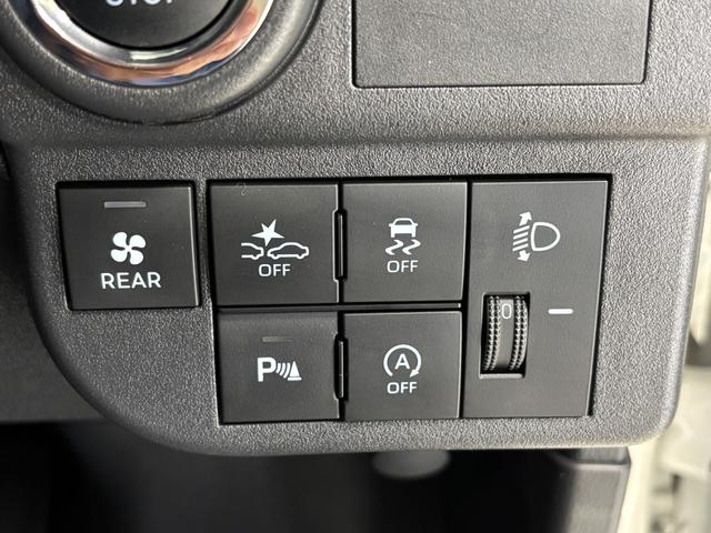 ハイゼットカーゴクルーズＣＤチューナー　マニュアルエアコン　両側スライドドア　電子制御式４ＷＤ　アクセサリーソケット　フルフラット荷室　ショッピングフック　電動格納ミラー　ハロゲンヘッドランプ　オートライト機能　スマアシ（長野県）の中古車