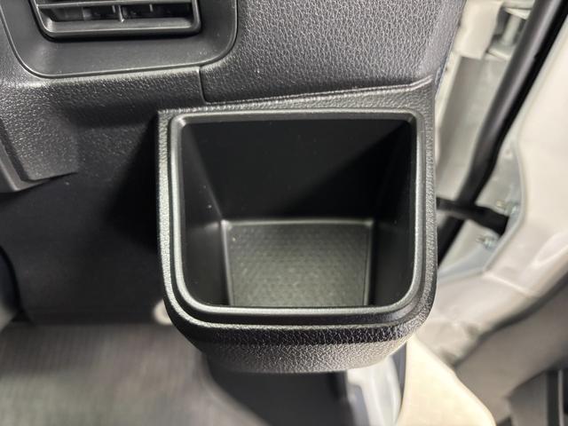 ハイゼットカーゴクルーズＣＤチューナー　マニュアルエアコン　両側スライドドア　電子制御式４ＷＤ　アクセサリーソケット　フルフラット荷室　ショッピングフック　電動格納ミラー　ハロゲンヘッドランプ　オートライト機能　スマアシ（長野県）の中古車