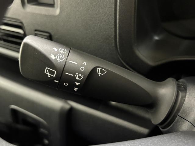 ハイゼットカーゴクルーズＣＤチューナー　マニュアルエアコン　両側スライドドア　電子制御式４ＷＤ　アクセサリーソケット　フルフラット荷室　ショッピングフック　電動格納ミラー　ハロゲンヘッドランプ　オートライト機能　スマアシ（長野県）の中古車