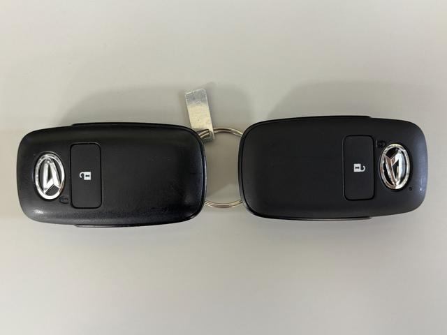 ハイゼットカーゴクルーズＣＤチューナー　マニュアルエアコン　両側スライドドア　電子制御式４ＷＤ　アクセサリーソケット　フルフラット荷室　ショッピングフック　電動格納ミラー　ハロゲンヘッドランプ　オートライト機能　スマアシ（長野県）の中古車