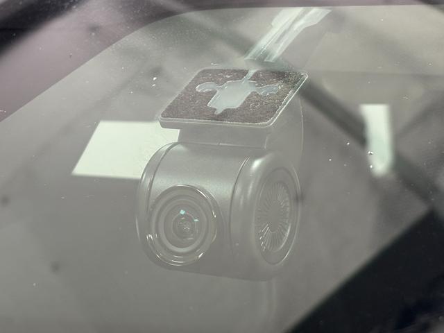 ロッキー 中古車 プレミアムドラレコ　追従機能　純正ナビ　全方位カメラ　Ｂｌｕｅｔｏｏｔｈ　フルセグ　ＵＳＢソケット　両側シートヒーター　ＬＥＤ　フォグランプ　オートライト　プッシュスタート　電動格納ミラー　キーフリー　衝突回避