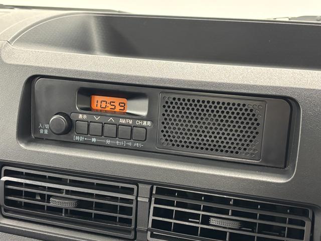 ハイゼットトラック 中古車 スタンダード５ＭＴ　ＡＭ．ＦＭチューナー　マニュアルエアコン　パートタイム４ＷＤ　アクセサリーソケット　ガードフレームプロテクター　ゲートプロテクター　ハロゲンランプ　オートライト
