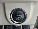 ＣＤチューナー　オートエアコン　運転席側シートヒーター　パワーモード　ハロゲンヘッドランプ　オートライト機能　パンク応急修理キットも搭載　収納付きアームレスト　プッシュスタート　キーフリー　スマアシ（長野県）の中古車