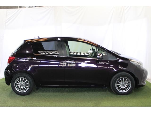 ヴィッツジュエラ認定中古車　純正７インチナビ　バックカメラ　ＥＴＣ　ドライブレコーダー　ステアリングスイッチ　キーフリーシステム　ＬＥＤヘッドライト　オートエアコン　オートライト　社外１４インチアルミホイール（香川県）の中古車