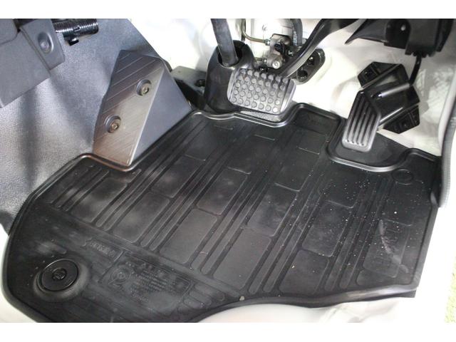 ハイゼットトラックスタンダード認定中古車　ＣＶＴ　ラジオ　マニュアルエアコン　コーナーセンサー　アイドリングストップ　スマートアシスト　オートライト　パワーステアリング　ハロゲンヘッドライト　ドアバイザー　最大積載量３５０ｋｇ（香川県）の中古車