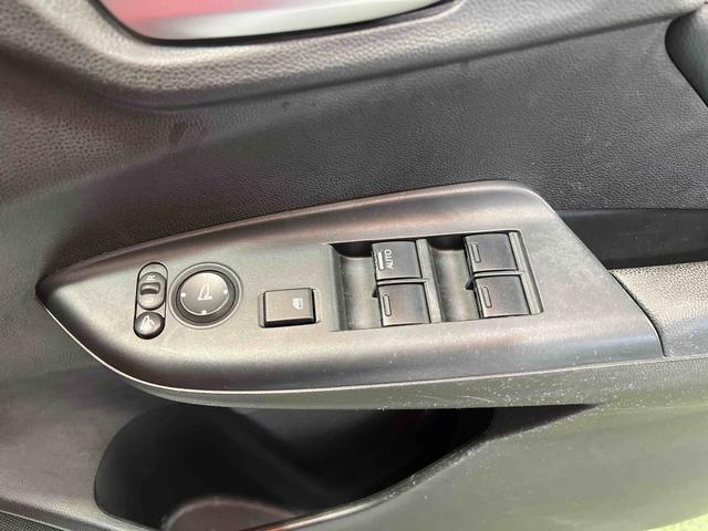 フィットハイブリッドLパッケージナビ ドライブレコーダー ETC バックカメラ キーフリーシステム オートエアコン ステアリングスイッチ(香川県)の中古車