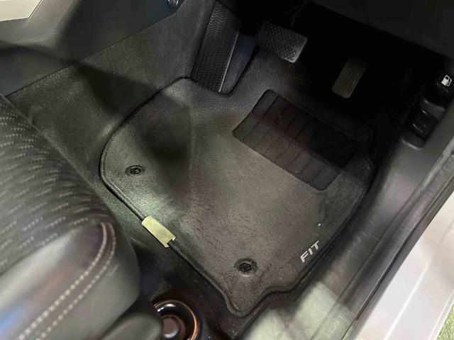 フィットハイブリッドLパッケージナビ ドライブレコーダー ETC バックカメラ キーフリーシステム オートエアコン ステアリングスイッチ(香川県)の中古車