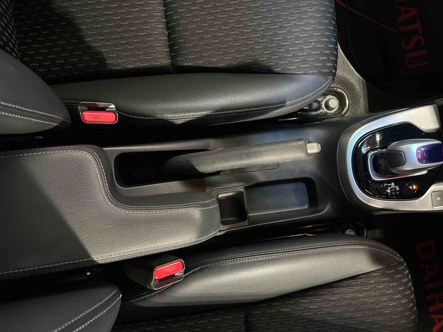 フィットハイブリッドLパッケージナビ ドライブレコーダー ETC バックカメラ キーフリーシステム オートエアコン ステアリングスイッチ(香川県)の中古車