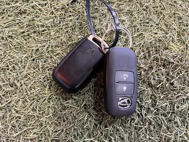 タントXシートヒーター キーフリー ステアリングスイッチ サンシェード シートテーブル 助手席側ピラーレス 認定中古車 CVT 660(香川県)の中古車