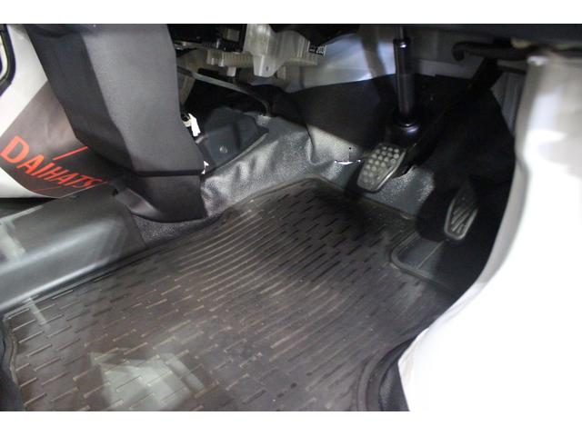 ハイゼットカーゴＤＸ認定中古車　ＣＶＴ　ラジオ　マニュアルエアコン　オートライト　キーレスエントリー　両側スライドドア　スマートアシスト　ハロゲンヘッドライト　パワーウインドウ　アイドリングストップ　パネルシフト（香川県）の中古車