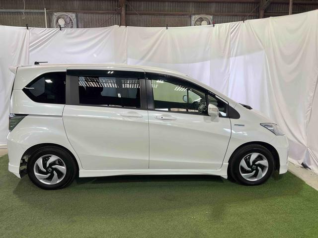 フリードハイブリッドジャストセレクション認定中古車　ＣＶＴ　ナビ　バックカメラ　　ＥＴＣ　キーフリーシステム　オートエアコン　ステアリングスイッチ　両側パワースライドドア（香川県）の中古車