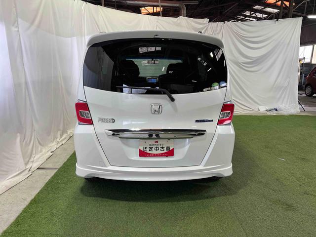 フリードハイブリッドジャストセレクション認定中古車　ＣＶＴ　ナビ　バックカメラ　　ＥＴＣ　キーフリーシステム　オートエアコン　ステアリングスイッチ　両側パワースライドドア（香川県）の中古車