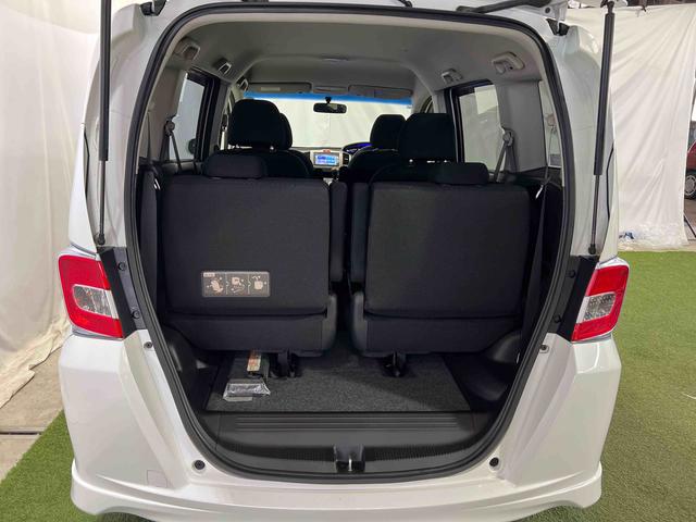 フリードハイブリッドジャストセレクション認定中古車　ＣＶＴ　ナビ　バックカメラ　　ＥＴＣ　キーフリーシステム　オートエアコン　ステアリングスイッチ　両側パワースライドドア（香川県）の中古車