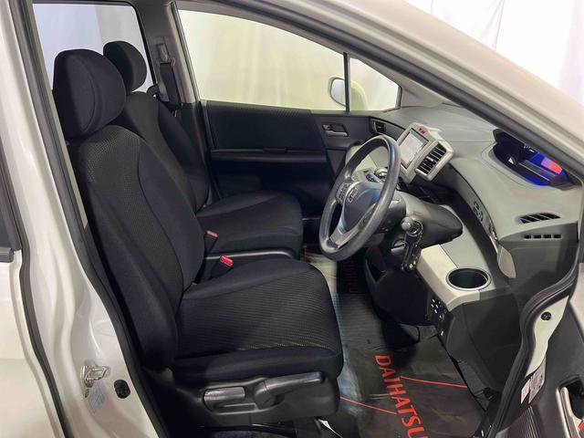 フリードハイブリッドジャストセレクション認定中古車　ＣＶＴ　ナビ　バックカメラ　　ＥＴＣ　キーフリーシステム　オートエアコン　ステアリングスイッチ　両側パワースライドドア（香川県）の中古車