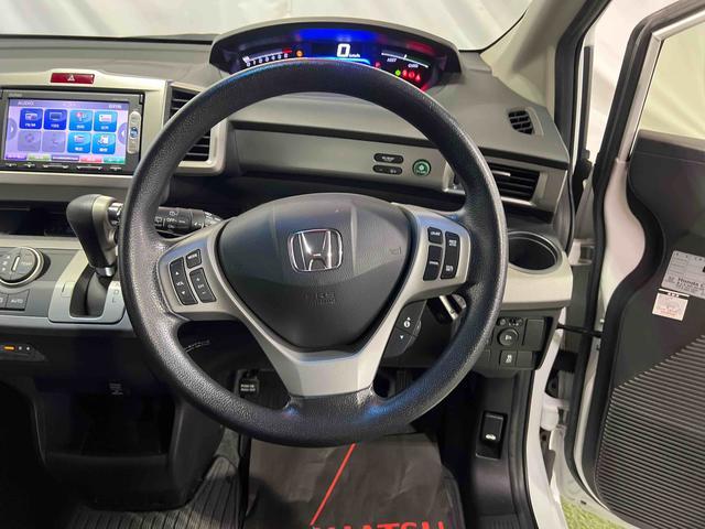 フリードハイブリッドジャストセレクション認定中古車　ＣＶＴ　ナビ　バックカメラ　　ＥＴＣ　キーフリーシステム　オートエアコン　ステアリングスイッチ　両側パワースライドドア（香川県）の中古車