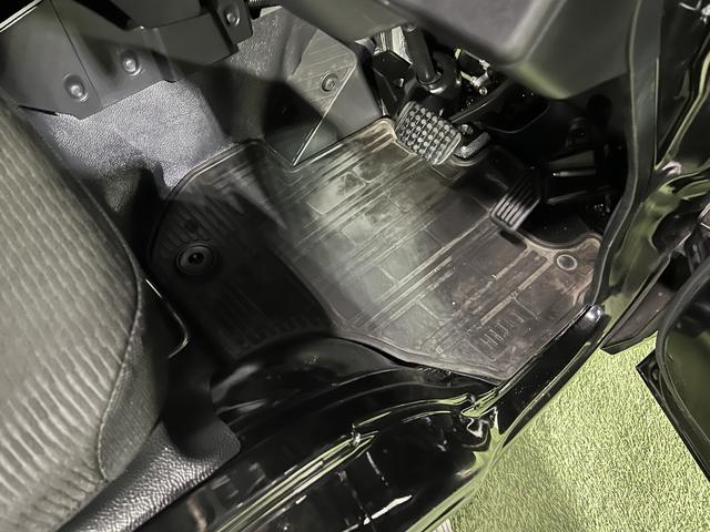 ハイゼットトラックエクストラキーフリーシステム　電動格納ミラー　オートライト　マニュアルエアコン　アイドリングストップ　取説・保証書付き　認定中古車　ＣＶＴ　４ＷＤ　６６０（香川県）の中古車