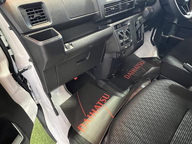ハイゼットカーゴＤＸキーレス　オートライト　スマアシ　両側スライドドア　認定中古車　ＣＶＴ　６６０（香川県）の中古車