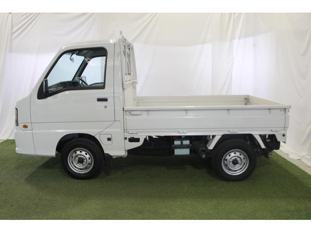 サンバートラックＴＢ　５ＭＴ車認定中古車　５ＭＴ車　三方開　ＡＭ／ＦＭラジオ　マニュアルエアコン　パワーステアリング　ハロゲンヘッドライト　運転席エアバッグ　荷台作業灯　ラバーマット（香川県）の中古車