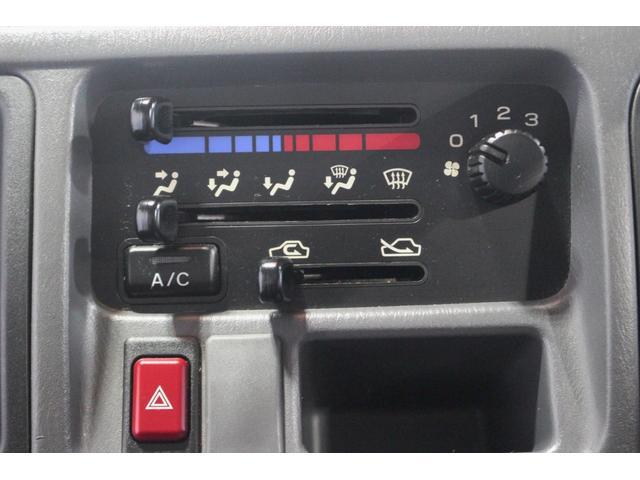 サンバートラックＴＢ　５ＭＴ車認定中古車　５ＭＴ車　三方開　ＡＭ／ＦＭラジオ　マニュアルエアコン　パワーステアリング　ハロゲンヘッドライト　運転席エアバッグ　荷台作業灯　ラバーマット（香川県）の中古車