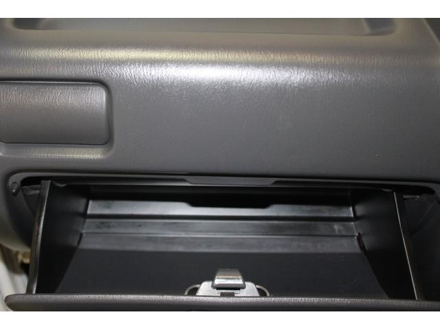 サンバートラックＴＢ　５ＭＴ車認定中古車　５ＭＴ車　三方開　ＡＭ／ＦＭラジオ　マニュアルエアコン　パワーステアリング　ハロゲンヘッドライト　運転席エアバッグ　荷台作業灯　ラバーマット（香川県）の中古車