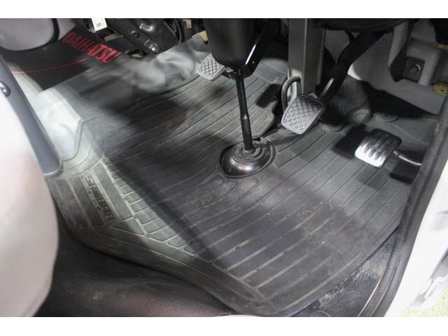 サンバートラックＴＢ　５ＭＴ車認定中古車　５ＭＴ車　三方開　ＡＭ／ＦＭラジオ　マニュアルエアコン　パワーステアリング　ハロゲンヘッドライト　運転席エアバッグ　荷台作業灯　ラバーマット（香川県）の中古車
