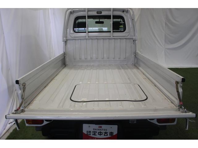 サンバートラックＴＢ　５ＭＴ車認定中古車　５ＭＴ車　三方開　ＡＭ／ＦＭラジオ　マニュアルエアコン　パワーステアリング　ハロゲンヘッドライト　運転席エアバッグ　荷台作業灯　ラバーマット（香川県）の中古車