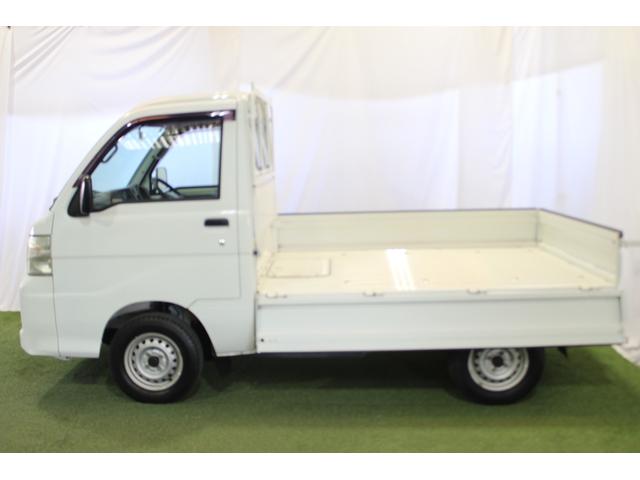 ハイゼットトラックスペシャル認定中古車　５ＭＴ車　三方開　ＡＭラジオ　ラバーマット　ドアバイザー　ハロゲンヘッドライト　ヘッドライトレベライザー　取扱説明書　メンテナンスノート（香川県）の中古車
