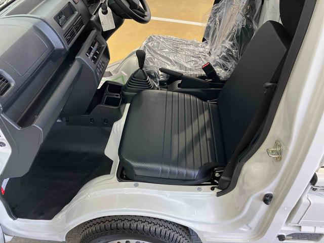 ハイゼットトラックスタンダード届出済み未使用車　エアコン　パワステ　４ＷＤ　５ＭＴ（高知県）の中古車