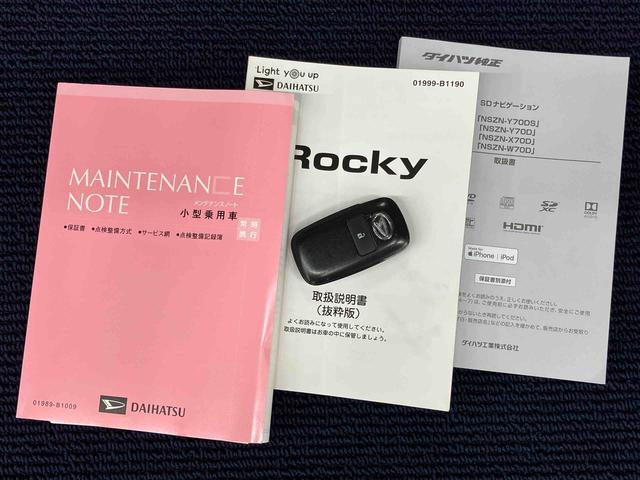 ロッキープレミアム９インチナビ　ドラレコ　後方カメラ　ＵＳＢ入力端子　Ｂｌｕｅｔｏｏｔｈ接続　ＥＴＣ　キーフリー　シートヒーター　ＬＥＤヘッドライト　オートライト　オートハイビーム　衝突被害軽減システム（高知県）の中古車