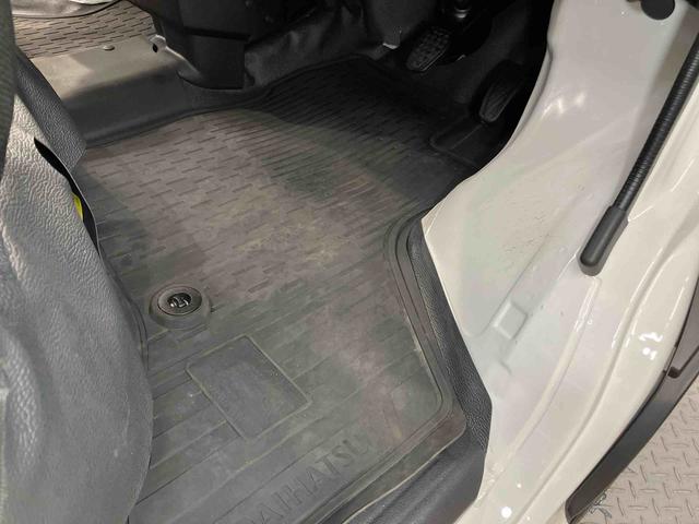 ハイゼットカーゴＤＸＣＤチューナー　Ｂｌｕｅｔｏｏｔｈ接続　衝突被害軽減システム　左右スライドドア　クリアランスソナー　オートライト　オートハイビーム（高知県）の中古車