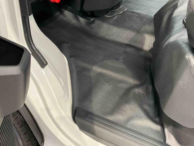 ハイゼットカーゴＤＸ　４ＷＤ衝突被害軽減システム　左右スライドドア　クリアランスソナー　オートライト　オートハイビーム（高知県）の中古車