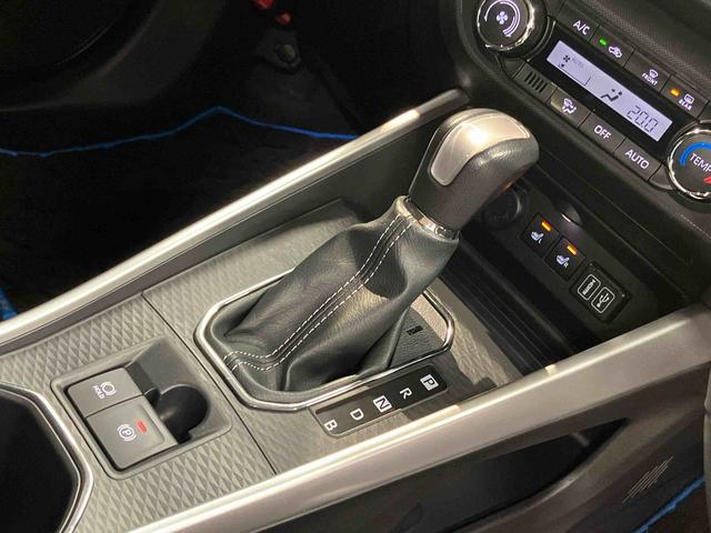 ロッキープレミアムＧ　ＨＥＶディスプレイオーディオ　後方カメラ　ＵＳＢ入力端子　Ｂｌｕｅｔｏｏｔｈ接続　ＨＤＭＩ入力端子　前席シートヒーター　キーフリー　衝突被害軽減システム　クリアランスソナー　ＬＥＤヘッドライト　オートライト（高知県）の中古車