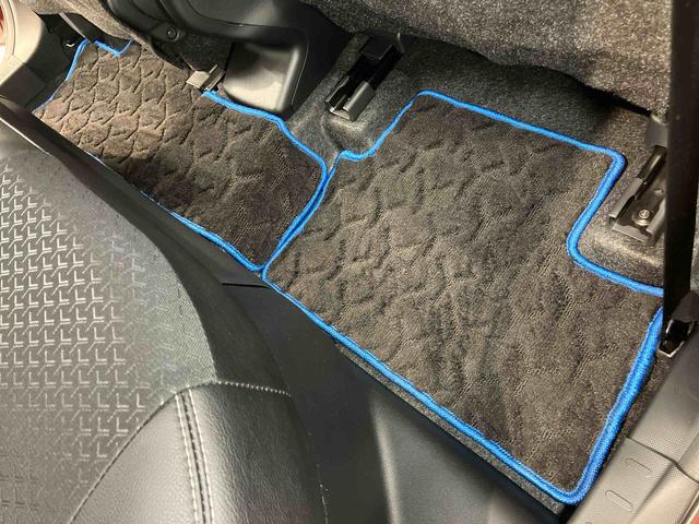 ロッキープレミアムＧ　ＨＥＶディスプレイオーディオ　後方カメラ　ＵＳＢ入力端子　Ｂｌｕｅｔｏｏｔｈ接続　ＨＤＭＩ入力端子　前席シートヒーター　キーフリー　衝突被害軽減システム　クリアランスソナー　ＬＥＤヘッドライト　オートライト（高知県）の中古車