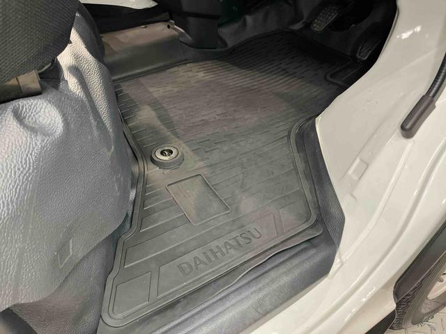 ハイゼットカーゴＤＸＣＤチューナー　Ｂｌｕｅｔｏｏｔｈ接続　衝突被害軽減システム　左右スライドドア　クリアランスソナー　オートライト　オートハイビーム（高知県）の中古車