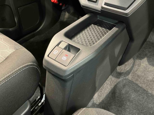 タフトＧ　ダーククロムベンチャーディスプレイオーディオ　後方カメラ　ＵＳＢ入力端子　Ｂｌｕｅｔｏｏｔｈ接続　ＨＤＭＩ入力端子　キーフリー　前席シートヒーター　衝突被害軽減システム　クリアランスソナー　ＬＥＤヘッドライト　オートライト（高知県）の中古車