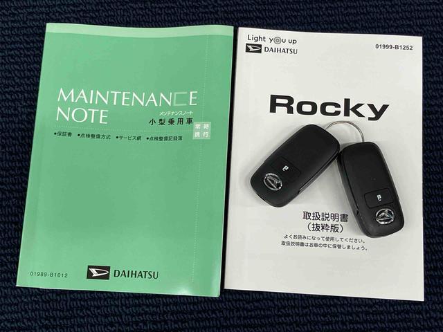 ロッキープレミアムＧ　ＨＥＶ９インチディスプレイオーディオ　全方位カメラ　ＵＳＢ入力端子　Ｂｌｕｅｔｏｏｔｈ接続　キーフリー　クルーズコントロール　シートヒーター　クリアランスソナー　ＬＥＤヘッドライト　衝突被害軽減システム（高知県）の中古車