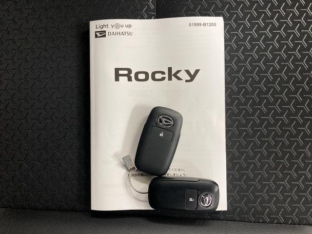 ロッキープレミアムＧ　ＨＥＶ純正ナビ　パノラマモニター　ＣＤ　ＤＶＤ　地上デジタルＴＶ　Ｂｌｕｅｔｏｏｔｈ　ＵＳＢ　ドライブレコーダー　プッシュスタート　クルーズコントロール　ＬＥＤヘッドライト　スマートアシスト（愛媛県）の中古車