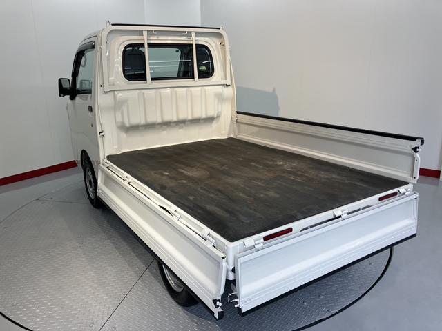 ハイゼットトラックスタンダード４ＷＤ　ＡＴ車　ラジオ　マニュアルエアコン　パワステ　ＡＢＳ　運転席エアバッグ　助手席エアバッグ（愛媛県）の中古車